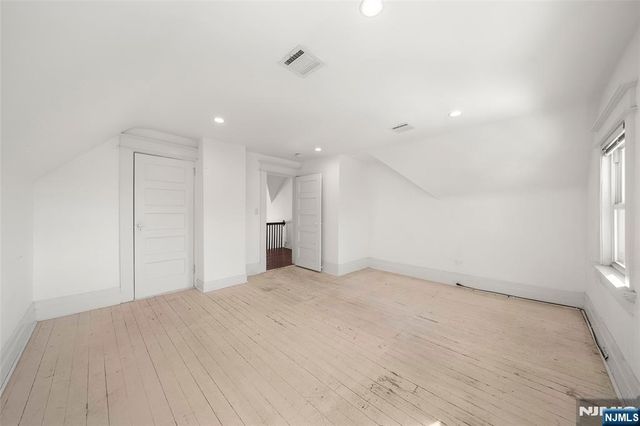 4 Francis Place 2, Montclair, NJ 07042