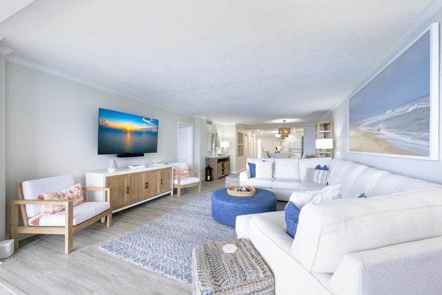 44 Yacht Club Drive 210, North Palm Beach, FL 33408