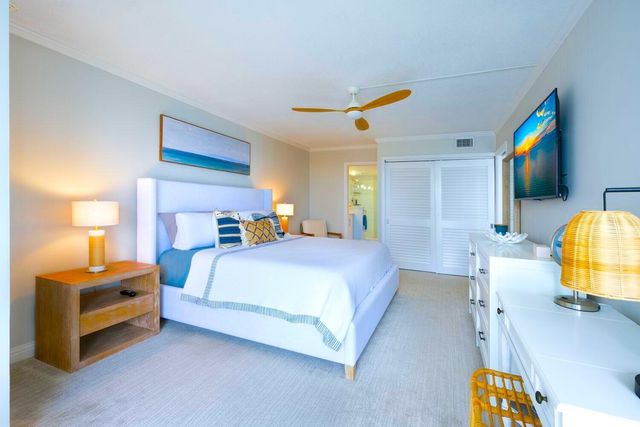 44 Yacht Club Drive 210, North Palm Beach, FL 33408