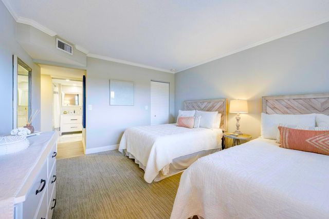 44 Yacht Club Drive 210, North Palm Beach, FL 33408