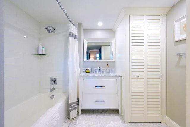 44 Yacht Club Drive 210, North Palm Beach, FL 33408