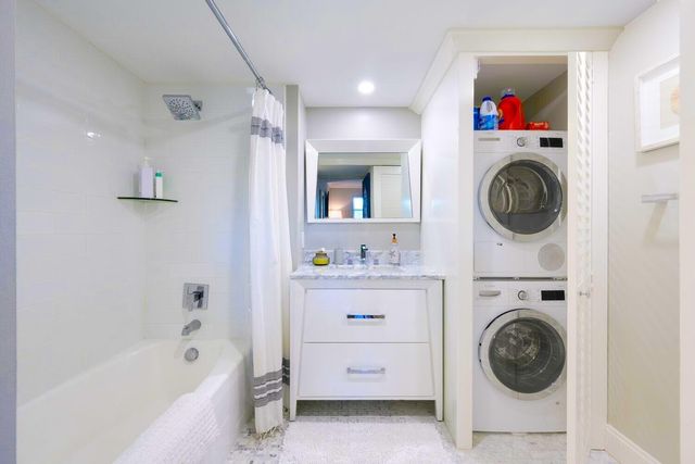 44 Yacht Club Drive 210, North Palm Beach, FL 33408