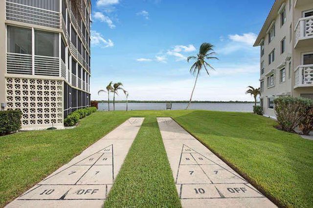 44 Yacht Club Drive 210, North Palm Beach, FL 33408