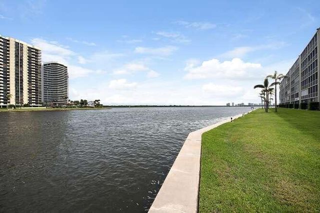 44 Yacht Club Drive 210, North Palm Beach, FL 33408