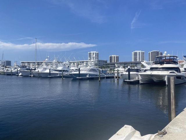 44 Yacht Club Drive 210, North Palm Beach, FL 33408