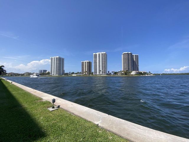 44 Yacht Club Drive 210, North Palm Beach, FL 33408