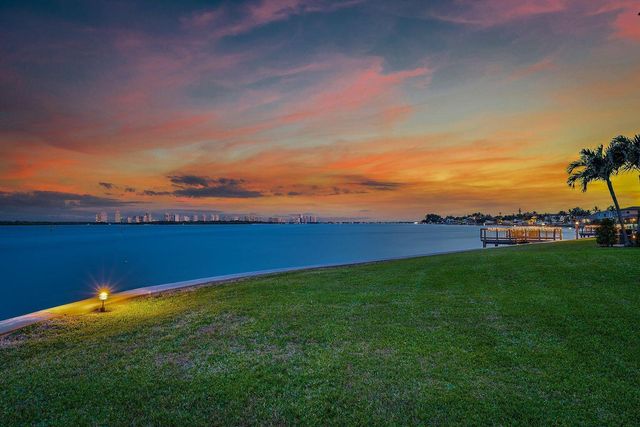 44 Yacht Club Drive 210, North Palm Beach, FL 33408