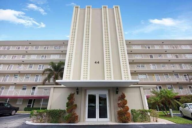 44 Yacht Club Drive 210, North Palm Beach, FL 33408