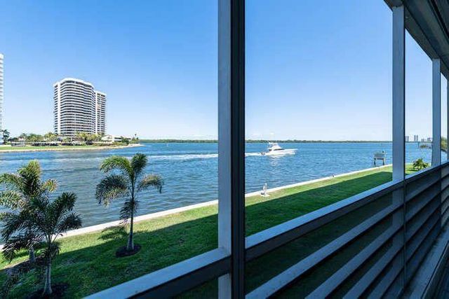 44 Yacht Club Drive 210, North Palm Beach, FL 33408