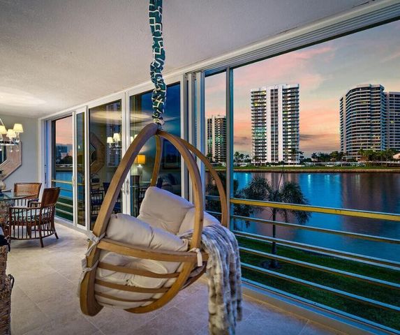 44 Yacht Club Drive 210, North Palm Beach, FL 33408