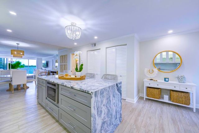 44 Yacht Club Drive 210, North Palm Beach, FL 33408