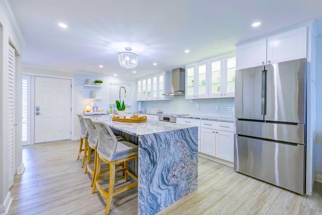 44 Yacht Club Drive 210, North Palm Beach, FL 33408