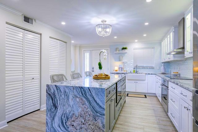 44 Yacht Club Drive 210, North Palm Beach, FL 33408