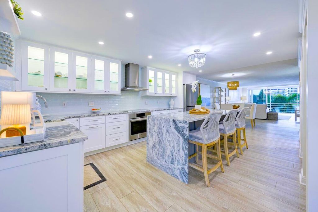 44 Yacht Club Drive 210, North Palm Beach, FL 33408