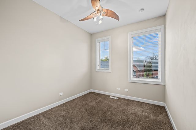 86 Legacy Lane, Wheeling, IL 60090