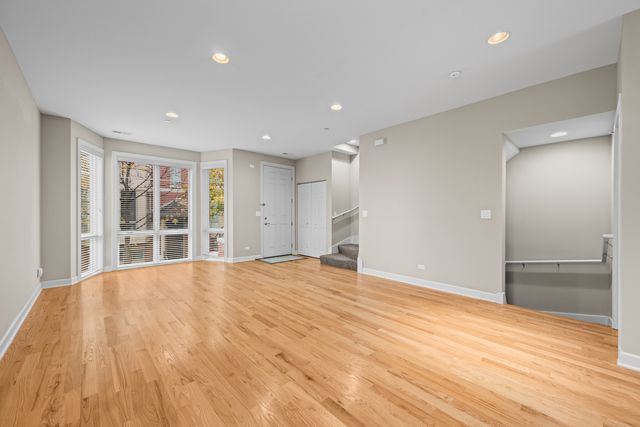 86 Legacy Lane, Wheeling, IL 60090