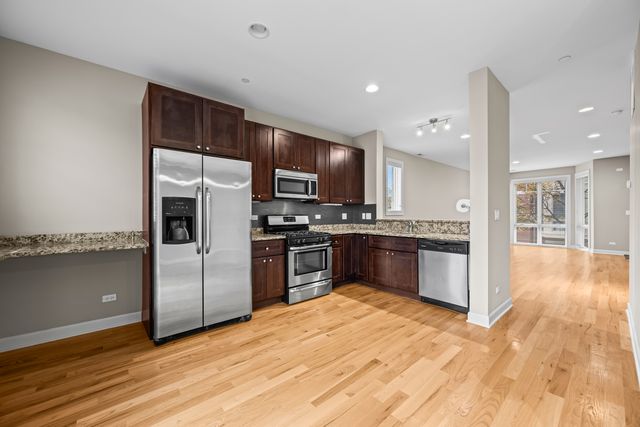 86 Legacy Lane, Wheeling, IL 60090