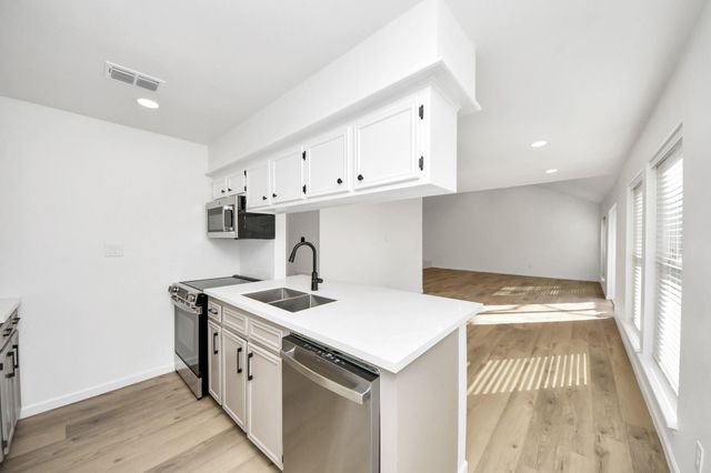 3305 Avenue R, Rosenberg, TX 77471