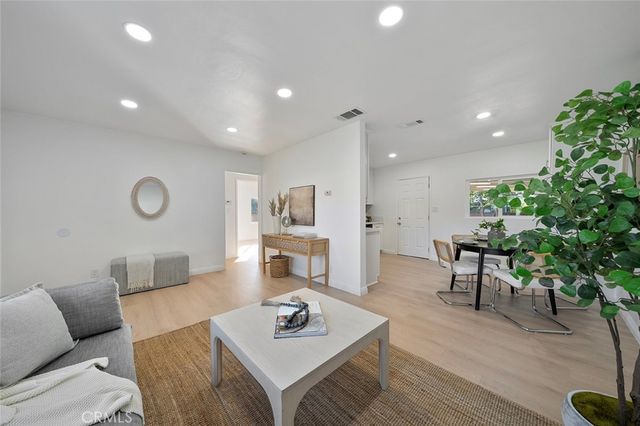 11715 Samoline, Downey, CA 90241