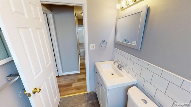 1177 Connie Avenue, Madison Heights, MI 48071