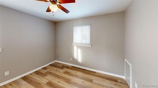 1177 Connie Avenue, Madison Heights, MI 48071