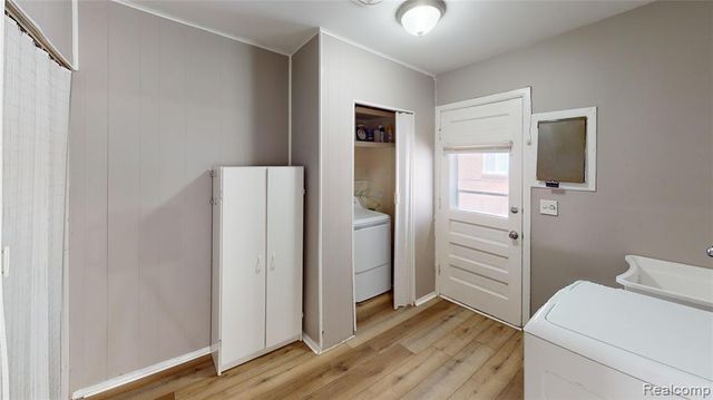 1177 Connie Avenue, Madison Heights, MI 48071