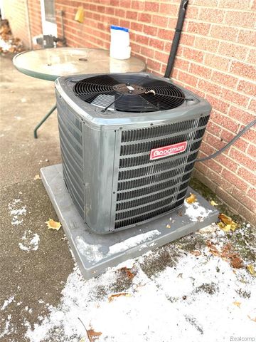 1177 Connie Avenue, Madison Heights, MI 48071