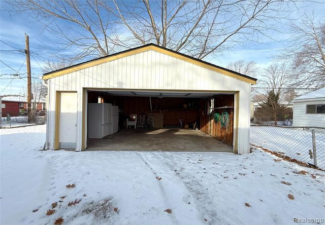 1177 Connie Avenue, Madison Heights, MI 48071