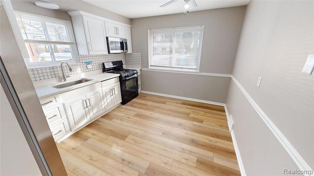 1177 Connie Avenue, Madison Heights, MI 48071