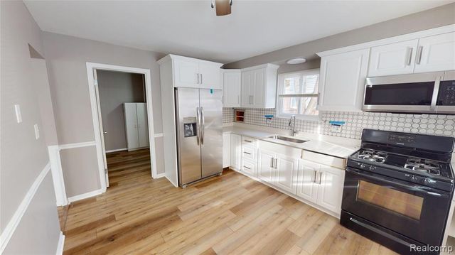 1177 Connie Avenue, Madison Heights, MI 48071