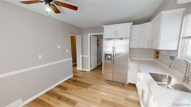 1177 Connie Avenue, Madison Heights, MI 48071