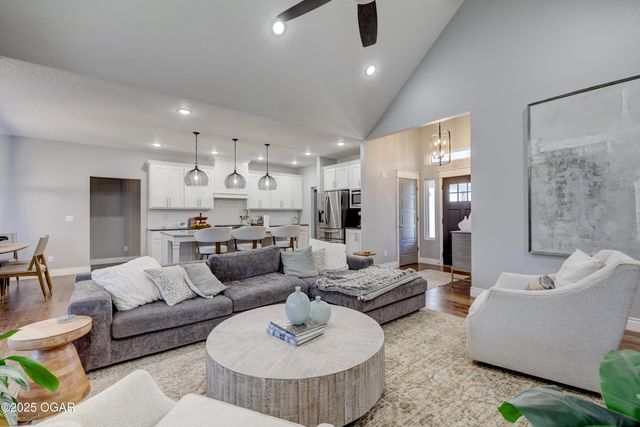 914 N Fountain Street, Carterville, MO 64835