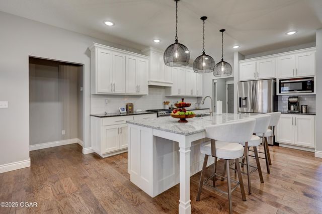 914 N Fountain Street, Carterville, MO 64835