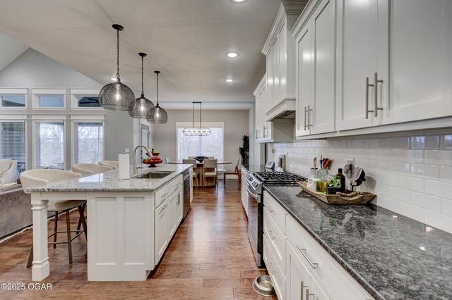 914 N Fountain Street, Carterville, MO 64835