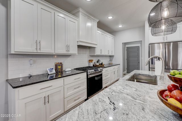 914 N Fountain Street, Carterville, MO 64835