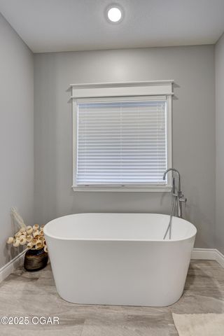 914 N Fountain Street, Carterville, MO 64835