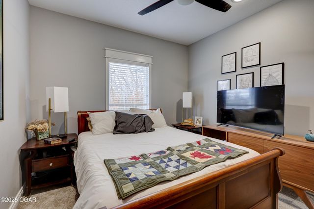 914 N Fountain Street, Carterville, MO 64835