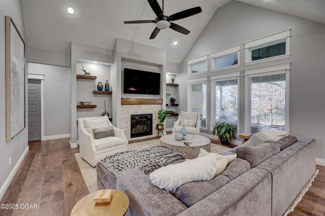 914 N Fountain Street, Carterville, MO 64835