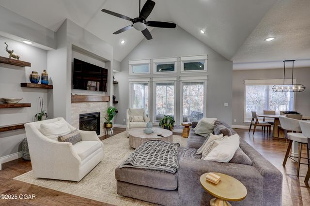 914 N Fountain Street, Carterville, MO 64835