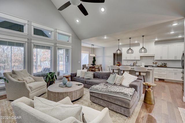 914 N Fountain Street, Carterville, MO 64835