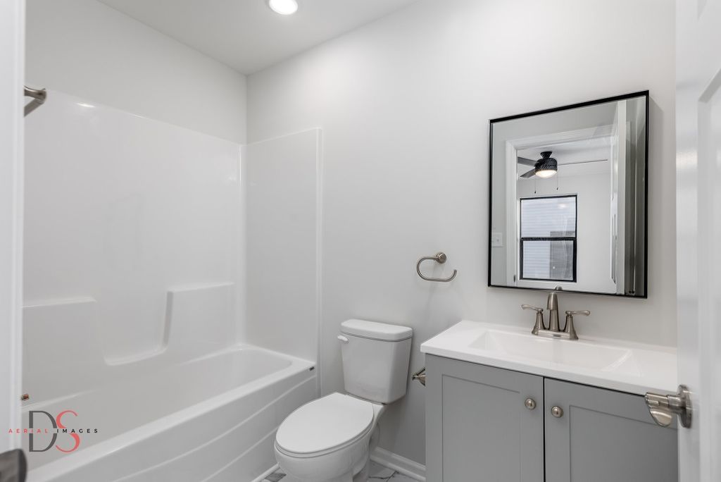 Image 12 of property listing at 309 19th Avenue, Ottawa, IL 61350