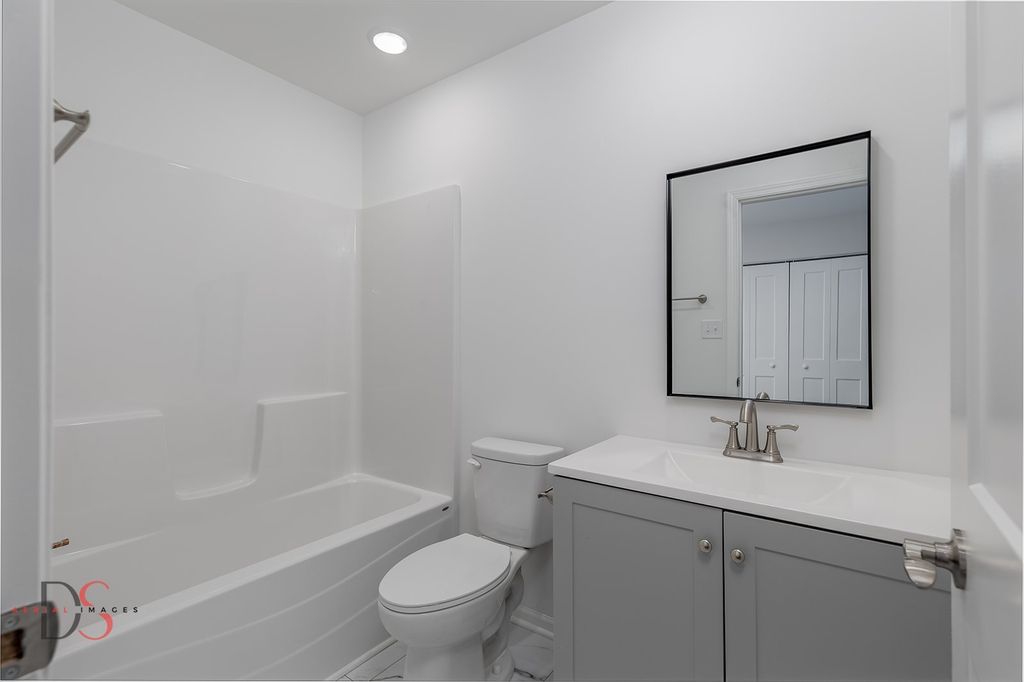 Image 13 of property listing at 309 19th Avenue, Ottawa, IL 61350