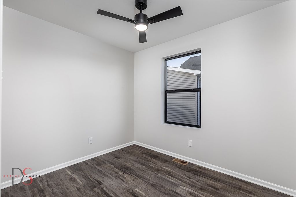 Image 14 of property listing at 309 19th Avenue, Ottawa, IL 61350