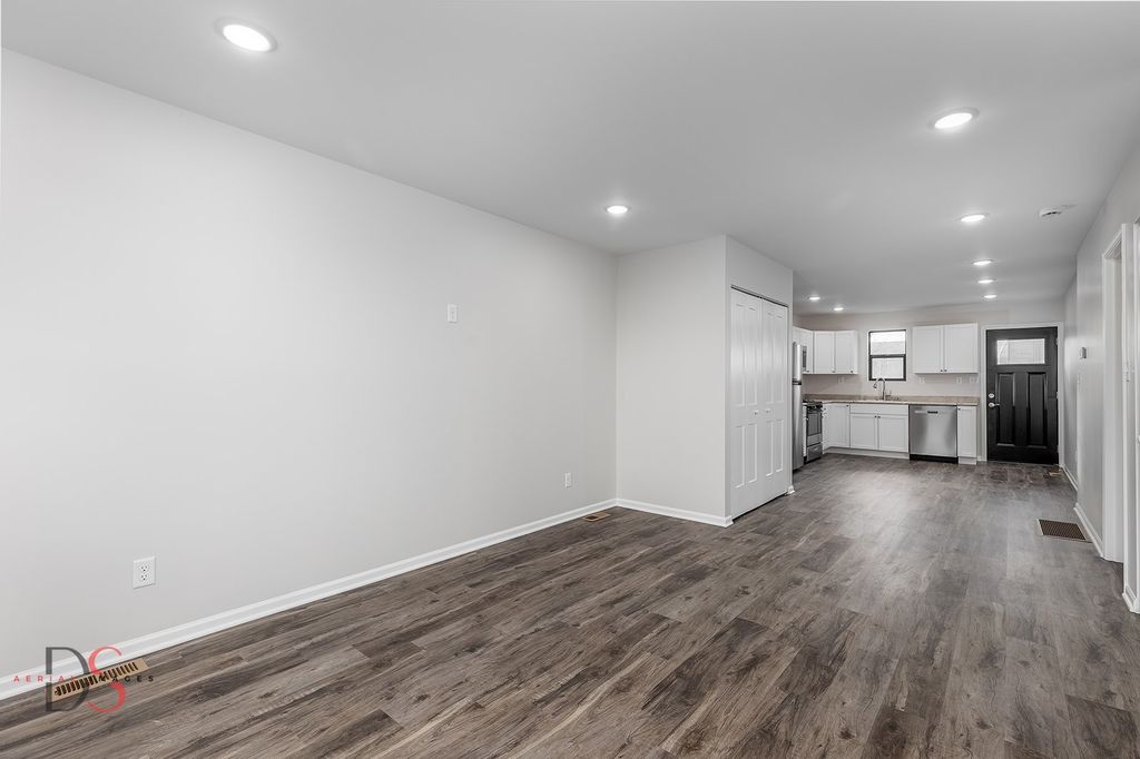 Image 6 of property listing at 309 19th Avenue, Ottawa, IL 61350