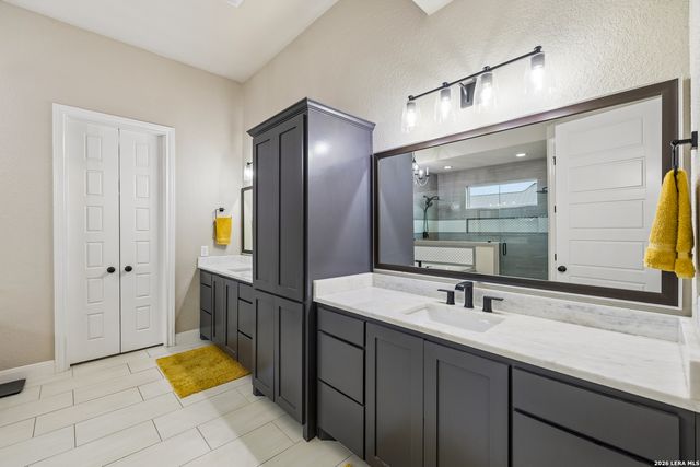 498 DOUBLE GATE RD, Castroville, TX 78009