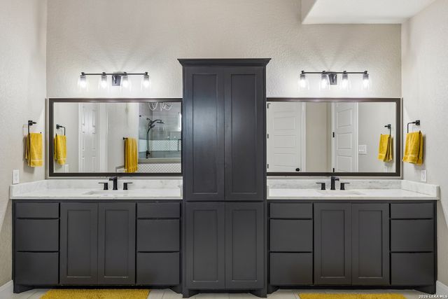 498 DOUBLE GATE RD, Castroville, TX 78009