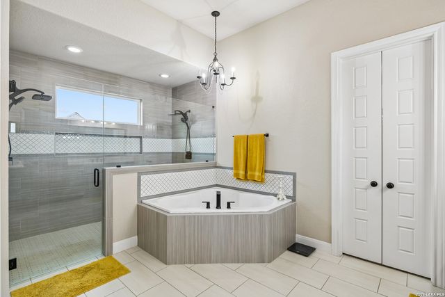 498 DOUBLE GATE RD, Castroville, TX 78009