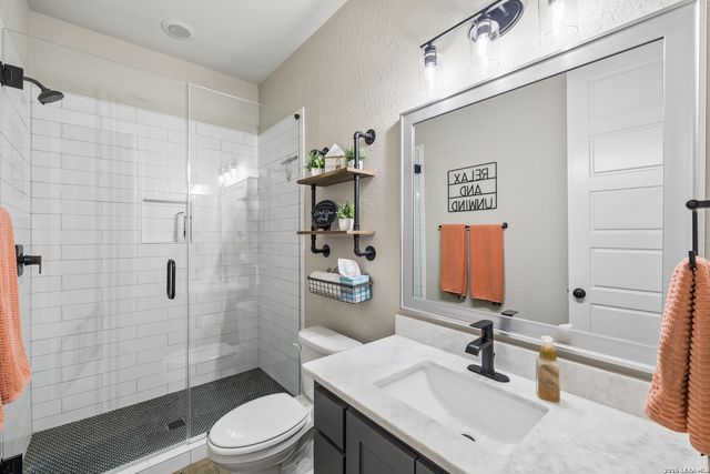 498 DOUBLE GATE RD, Castroville, TX 78009