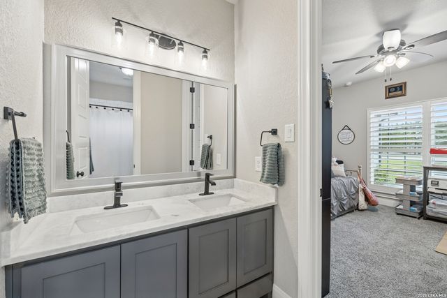 498 DOUBLE GATE RD, Castroville, TX 78009