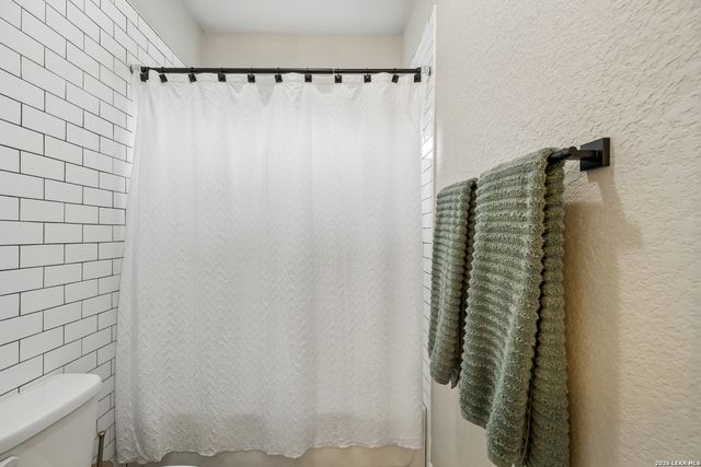 498 DOUBLE GATE RD, Castroville, TX 78009